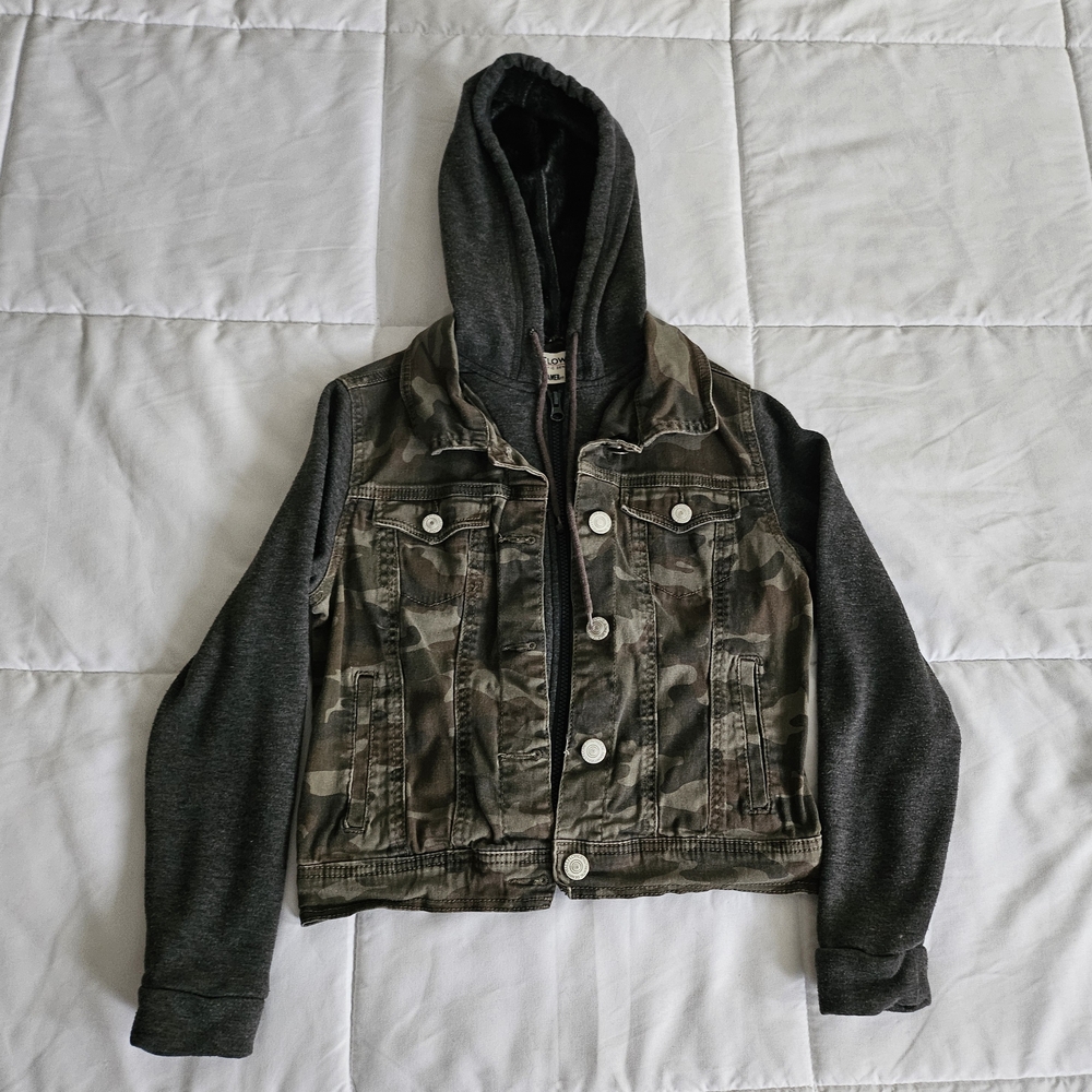 Wallflower Camouflage Knit Sleeve Zip Up Dreamer Jacket